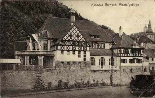 Ak Bad Berneck im Fichtelgebirge Bayern, Kurhaus Berneck, historisches Gebäude, ländliche Umge...