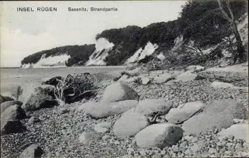 Ak Sassnitz auf Rügen, Strandpartie, Sassnitz, Felsen, Kiesstrand, Inselfeeling