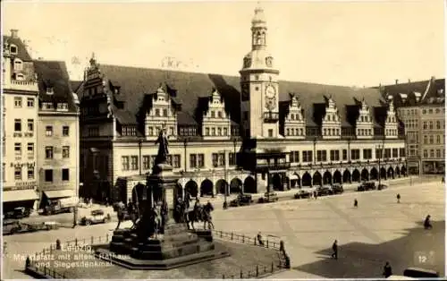Ak Leipzig, Marktplatz, altes Rathaus, Siegesdenkmal