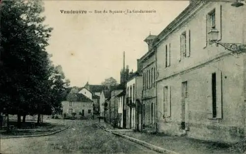 CPA Vendeuvre Calvados, Rue du Square, Gendarmerie
