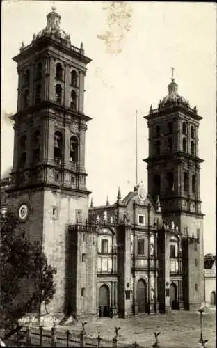 Ak Puebla Mexiko, Catedral de  zwei große Türme, s Gebäude