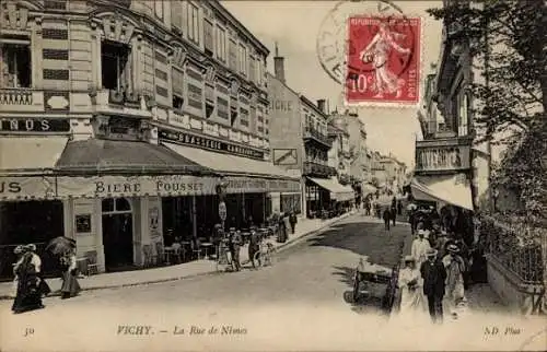 Ak Vichy Allier, Straßenansicht, Cafe Bierre Pousset, Personen,  