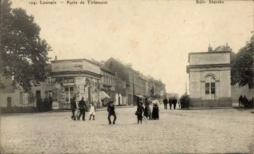 Ak Louvain Leuven Flämisch Brabant, Porte de Tirlemont, historische Gebäude, Menschen auf der ...