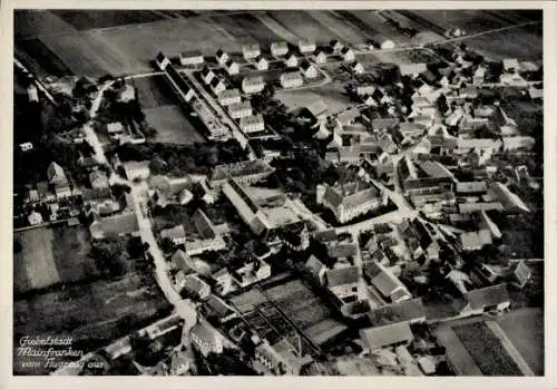 Ak Giebelstadt in Unterfranken, Luftaufnahme von  Mainfranken, Häuser, Felder, Straßen