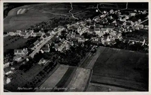 Ak Neuhausen ob Eck Baden Württemberg, Luftaufnahme von  Häuser, Felder