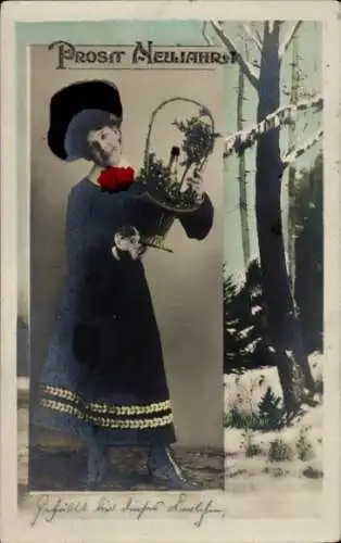 Ak Fröhliches Neujahr, Frau mit Korb, Sektflasche, Stechpalmenzweige