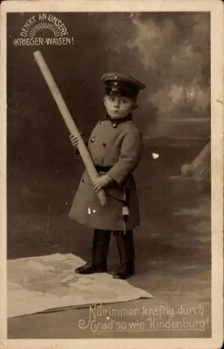 AK Denkt an unsere Kriegswaisen, Junge in Uniform