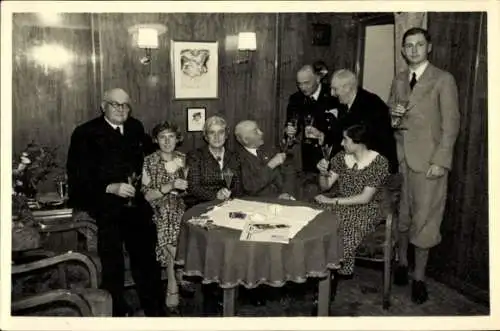 Foto Menschen am Tisch, Familienbild, Sektglas, Stempel NDL Bremen, General von Steuben