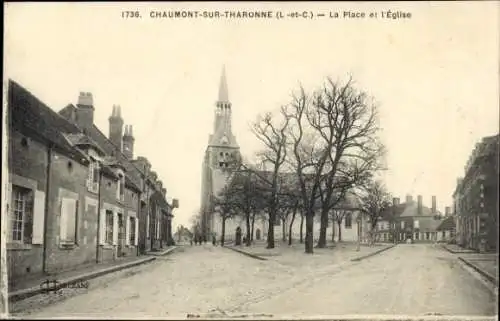 Ak Chaumont sur Tharonne Loir et Cher, La Place et l'Église