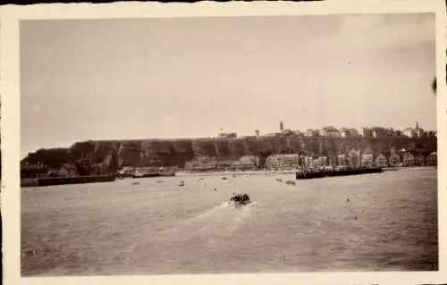 Ak Nordseeinsel Helgoland, Meeresblick, Klippen, Boote, Küste, historische Postkarte