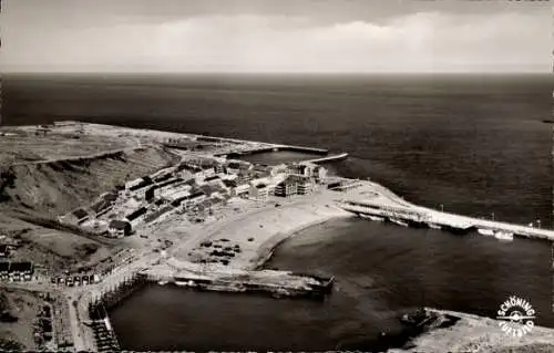 Ak Nordseeinsel Helgoland, Luftaufnahme, Blick auf das Unterland, Küstenlinie, Hafen, Gebäude