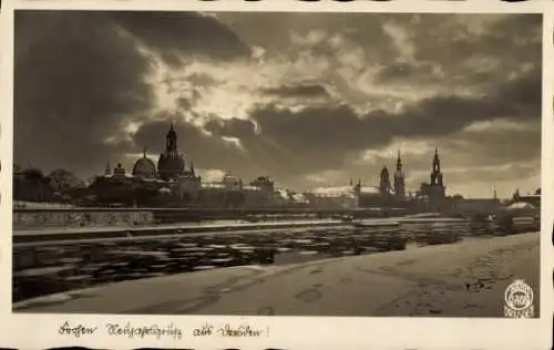 Ak Dresden Altstadt Friedrichstadt, Frohen Neujahrsgruss aus  Flussansicht, Wolken, historisch...