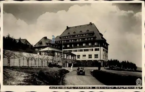 Ak Altenberg im Erzgebirge, Berghof Raupennest, historische Architektur, Straßenansicht