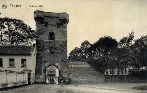 Ak Tongres Tongeren Flandern Limburg, Porte de Visé, historische Stadtmauer, Bäume, alte Archi...
