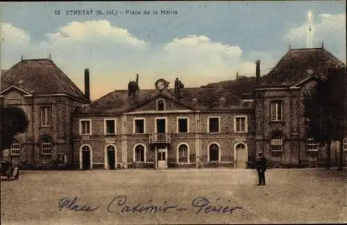 Ak Étretat Seine Maritime, Vorderansicht des Rathauses in  schöner Himmel, Platz Casimir-Périer