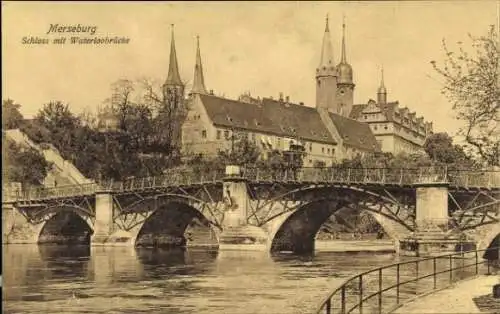 Ak Merseburg an der Saale, Schloss, Waterloobrücke, historische Architektur, Wasser