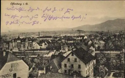Ak Offenburg in Baden Schwarzwald, Offenburg i. B., schöne Stadtansicht, Gebäude, Hügel im Hin...
