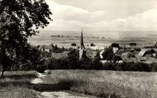 Ak Finsterbergen Friedrichroda im Thüringer Wald, Schöne Landschaft, Turm der Kirche, kleine H...