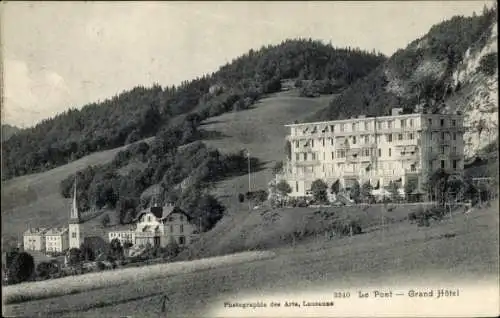 Ak Le Pont Kanton Waadt, Grand Hôtel, Natur, Hügel, Kirche, schöne Landschaft