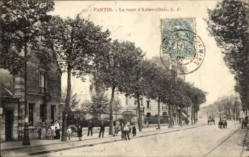 Ak Pantin Seine Saint Denis, Straße mit Bäumen und Gebäuden, Menschen auf der Straße,  