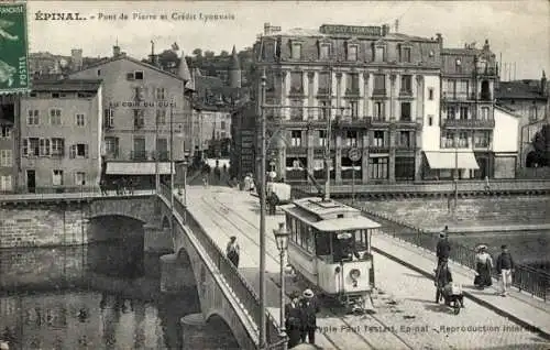 Ak Épinal Lothringen Vosges, Brücke Pont de Pierre, Crédit Lyonnais, Straßenbahn, architektonisch