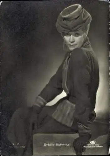 Ak Schauspielerin Sybille Schmitz, Portrait mit Hut, Tobis Film