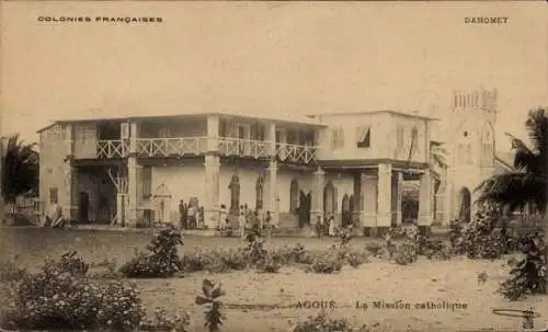 Ak Dahomey Benin, Koloniales Gebäude, Mission catholique, Bäume, Menschen, eine Kirche