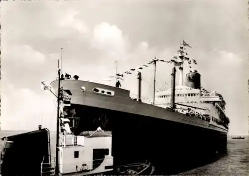 Ak Bremerhaven, Passagierschiff TS BREMEN liegt an der Columbuskaje in Bremerhaven