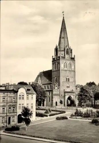 Ak Eberswalde im Kreis Barnim, Blick auf die Maria Magdalenen Kirche