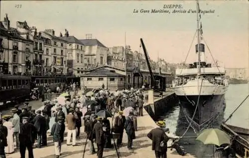 Ak Dieppe Seine Maritime, Hafenansicht, Ankunft eines Dampfers, Passagiere, Bahngleise, histor...