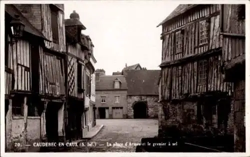 Ak Caudebec en Caux Seine Maritime, Place d'Armes, Grenier a sel, Fachwerkhäuser