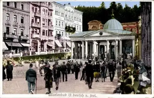 Ak Mariánské Lázně Marienbad Region Karlsbad, Straßenansicht, Passanten