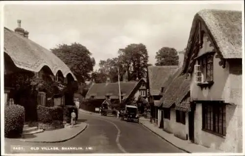 Ak Shanklin Isle of Wight England, Altes Dorf,  Landstraße, Häuser mit Reetdach