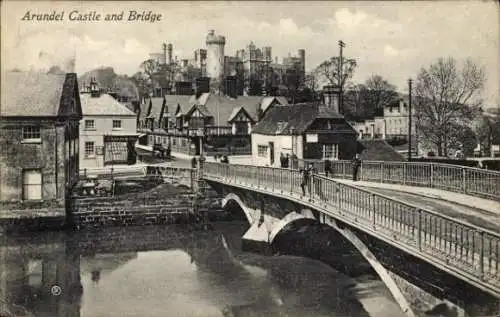 Ak Arundel West Sussex England, Arundel Castle, Brücke, malerische Architektur, historische Um...