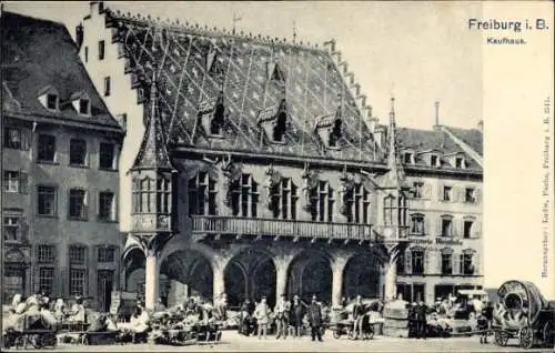 Ak Altstadt Freiburg im Breisgau, Historisches Kaufhaus, Markt, Menschen, Stände, Architektur,...