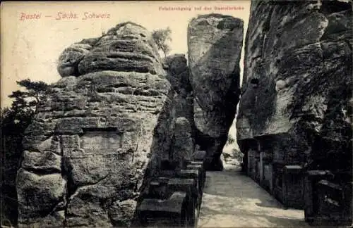 Ak Lohmen Sächsische Schweiz, Bastei, Basteibrücke, Felsdurchgang
