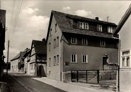 Ak Weberstedt in Thüringen, Wohnhäuser, Straße, Ortsteil Weberstedt, Schwarz-Weiß-Foto