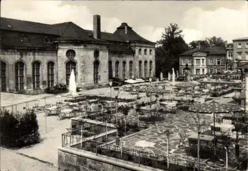 Ak Gotha in Thüringen, Garten mit Terrassen, Orangerie-Café, Statuen, Sonnenschirme