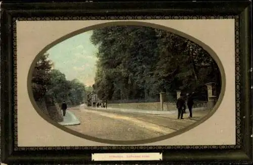 Passepartout Ak Norwich Norfolk England, Strasse mit Bäumen