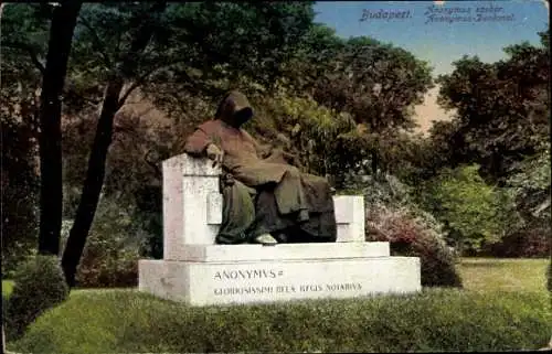 Ak Budapest Ungarn, Statue eines anonymen Mannes, ruhend, mit Umhang, parkähnliche Umgebung