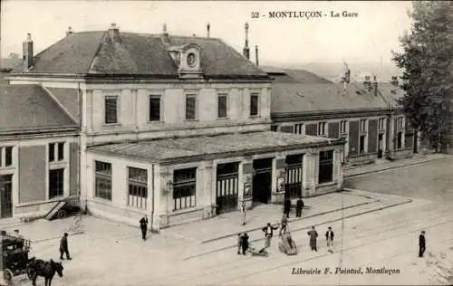 Ak Montluçon Allier, Bahnhof,  Architektur, Leute, Wagen, Straßen
