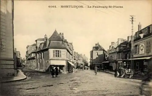 Ak Montluçon Allier, Straße Le Faubourg St-Pierre,  Gebäude, Menschen auf der Straße