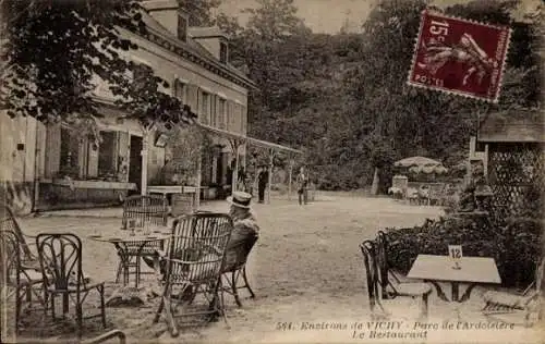 Ak Vichy Allier, Restaurant im Park, Stühle und Tische im Freien, Mensch sitzt