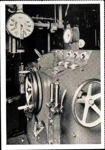 Ak MS Mülheim Ruhr, Hauptmanövrierstand im Maschinenraum