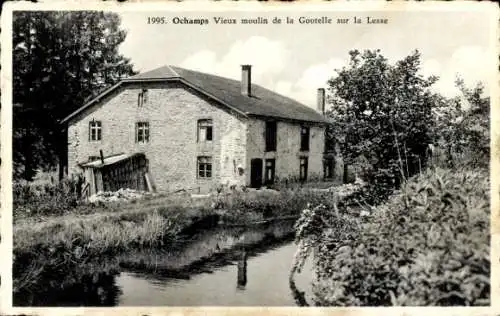 Ak Ochamps Wallonien Luxemburg, Vieux moulin de la Goutelle, Fluss, Natur, Gebäude, Wolken