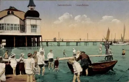 Ak Świnoujście Swinemünde Pommern, Kinder am Strand, Seebrücke