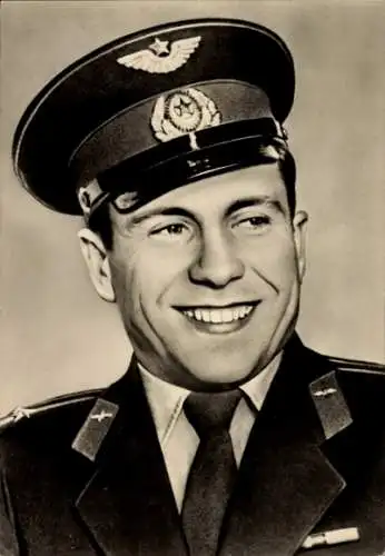 Ak Kosmonaut Oberstleutnant Pawel Romanowitsch Popowitsch, Porträt
