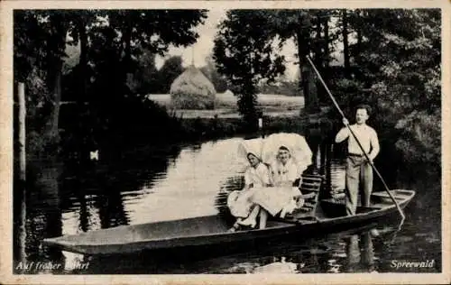 Ak Spreewald, Ruderboot, Frauen in Tracht