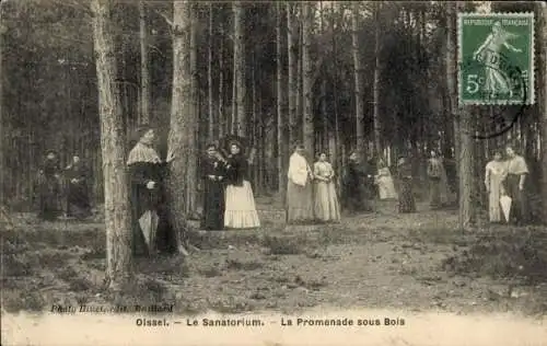 Ak Oissel Seine Maritime, Sanatorium, Promenade unter Bäumen, mehrere Personen, Wald