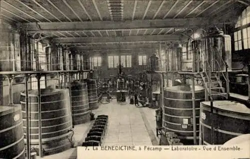 Ak Fécamp Seine Maritime, Laboratorium mit großen Fässern, industrielle Ausrüstung, historisch...
